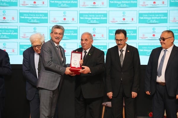 Türkmen yazar, Türki Dünya’nın uluslararası edebiyat ödülünü kazandı