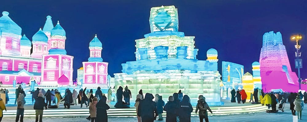 Hytaýda Aşgabadyň «Bagt köşgüniň» buzdan şekilini döretdiler