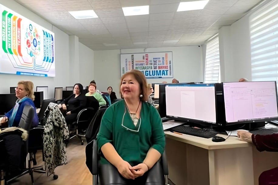 Türkmenistanda pensiýadaky raýatlar üçin kompýuter sowatlylygy boýunça tölegsiz okuwlar açyldy