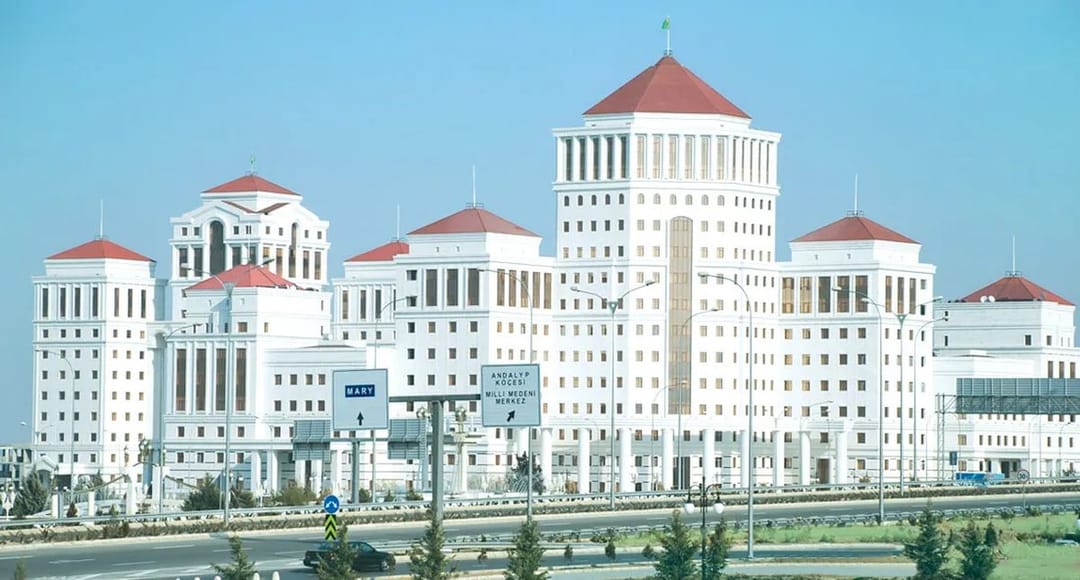 Aşgabatdaky Ankara köçesiniň durky täzelener