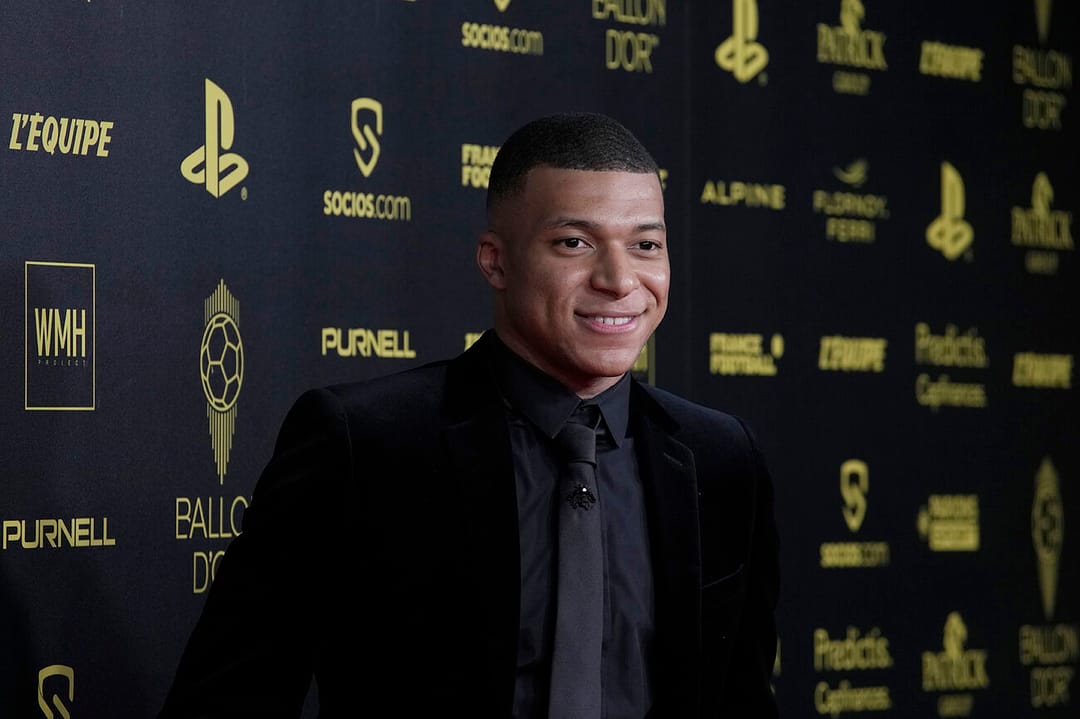 Kylian Mbappe, Real Madrid ile 5 yıllık sözleşme imzaladı