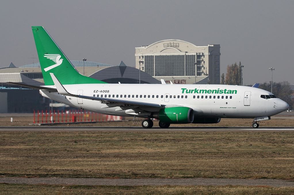 Стала известна стоимость билетов на самолет из Ашхабада в Алматы в Туркменистане