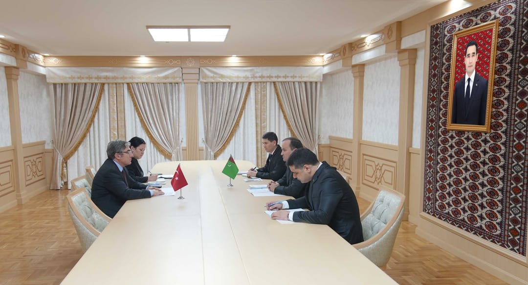 Döwlet migrasiýa gullugynda Türkiýäniň ilçisi bilen duşuşyk geçirildi