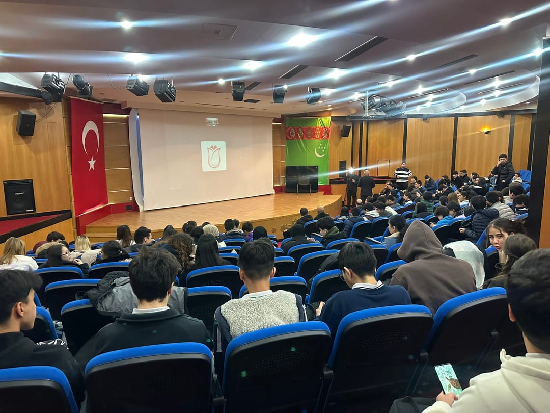 Aşkabat'ta “Türkiye Bursları” burs programı tanıtıldı