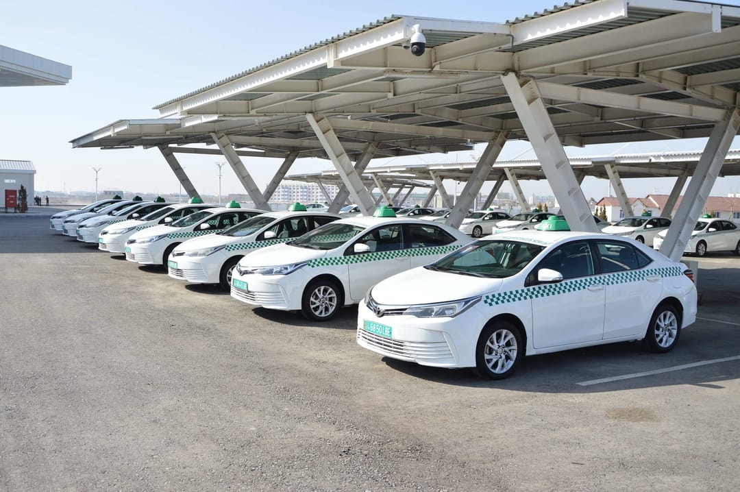 Türkmenabat'ta 24 saat onlayn taksi hizmeti başladı