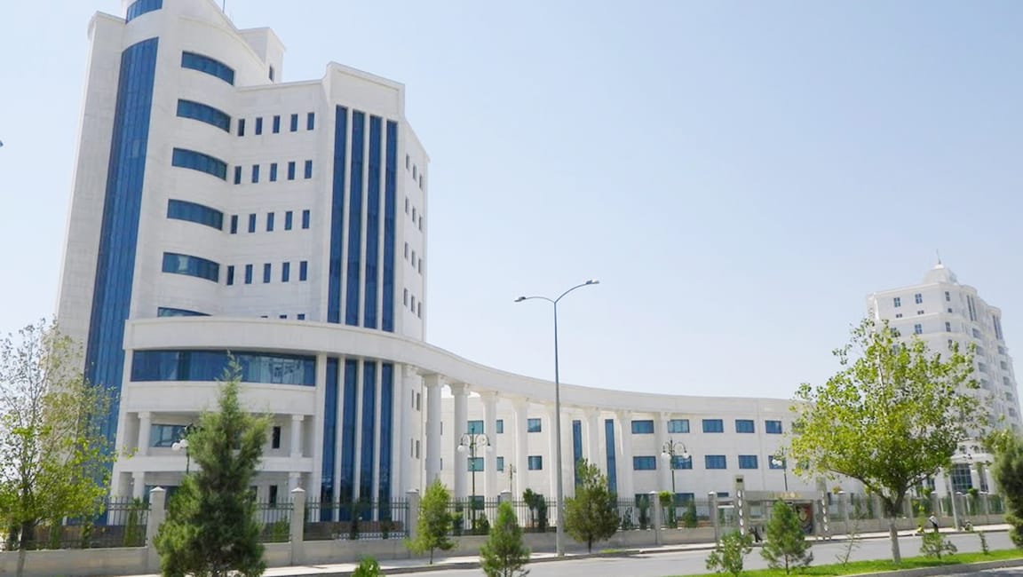 “Dictation of Victory” was written by over 90 students of the Turkmen-Russian school in Ashgabat