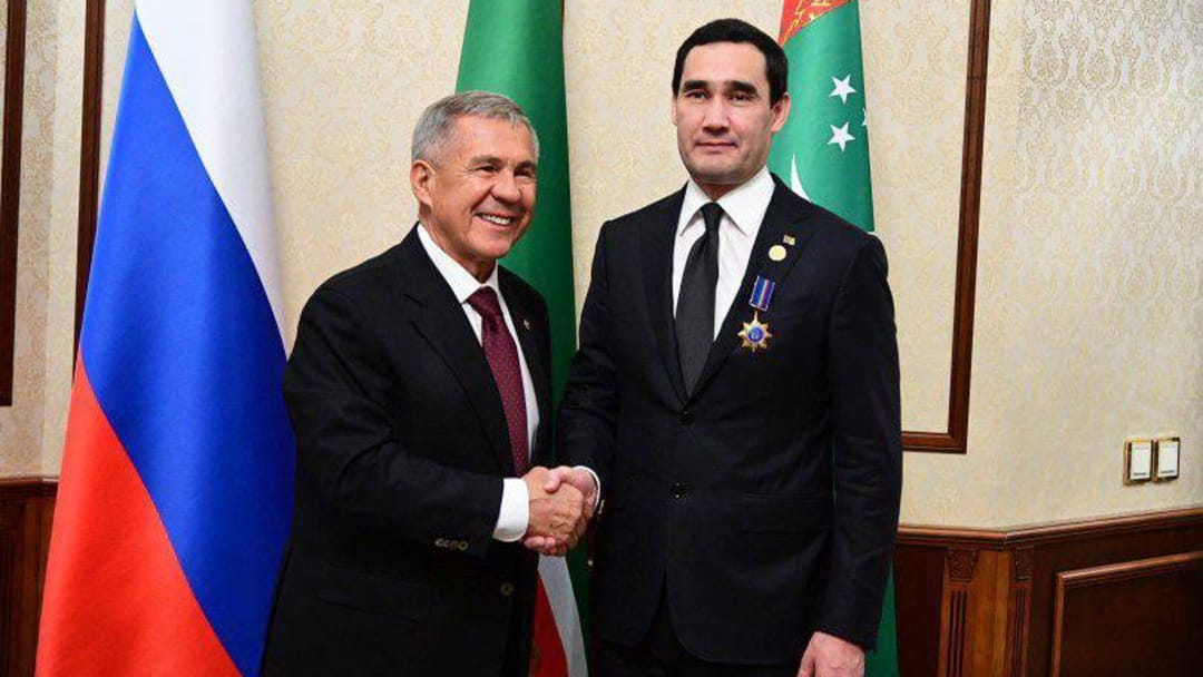 Rustam Minnihanow Türkmenistanyň Prezidentine «Dostluk» ordenini gowşurdy