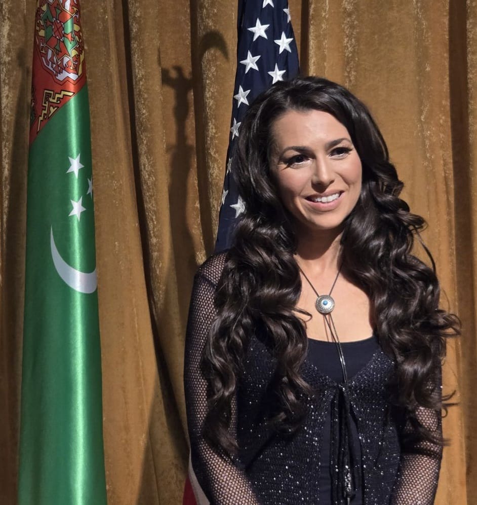Amerikalı şarkıcı Jessica Lynn, Aşkabat'ta konser verdi