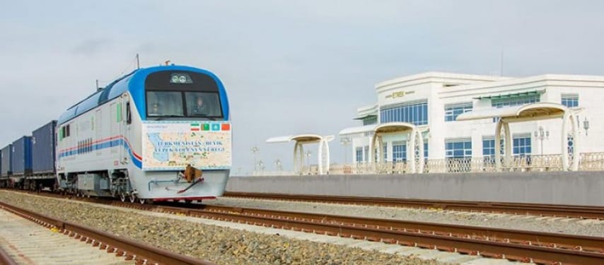 Etrek demirýol stansiýasy «Demirgazyk-Günorta» ulag geçelgesinde möhüm orny eýeleýär