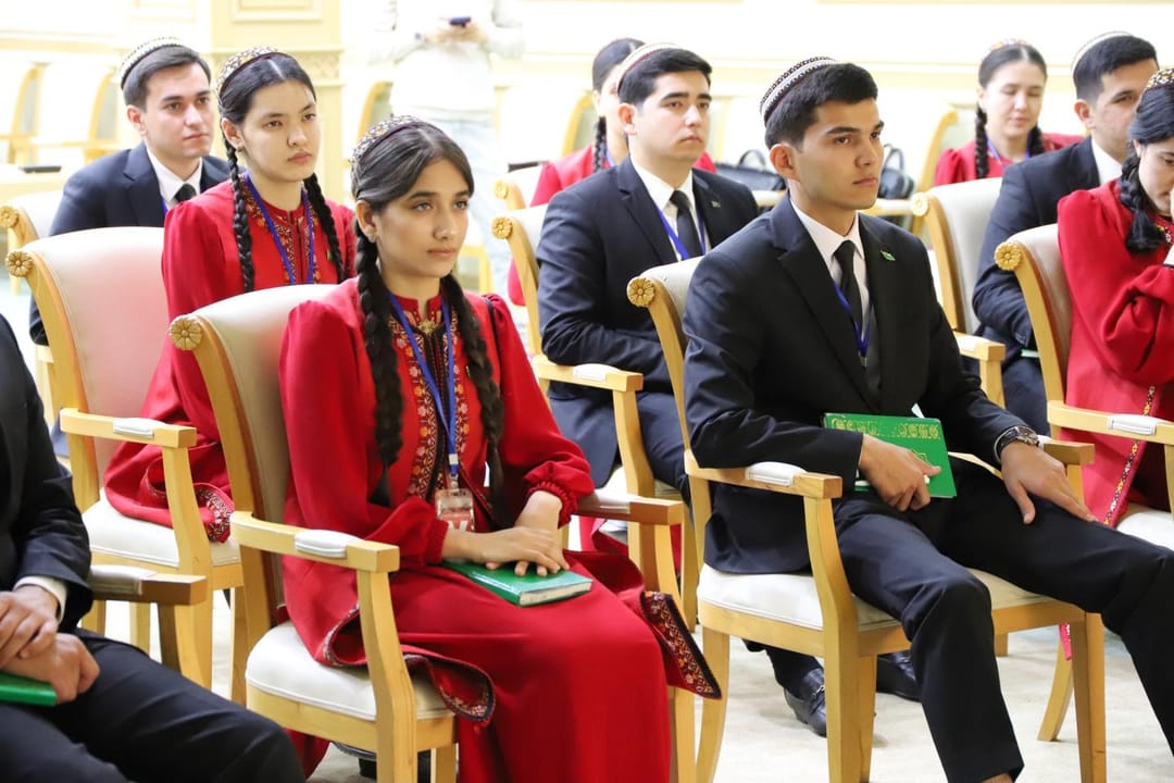 Молодежь Туркменистана со знанием языков привлекут к форуму ООН