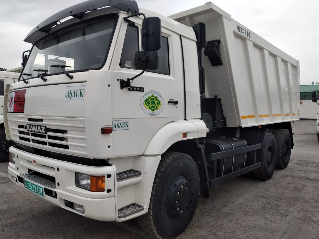 Aşgabadyň awtoulag kärhanasy sürüjileri we awtomehanikleri boş iş orunlaryna çagyrýar