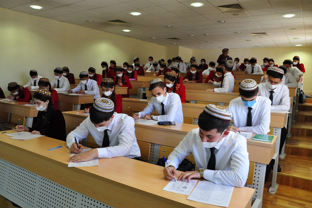 The Institute of International Relations of the Ministry of Foreign Affairs of Turkmenistan tested students on the level of proficiency in English and Russian