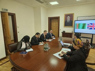 Türkmenistan Eğitim Bakanlığı, Volunteer Services Overseas ile işbirliği imkanlarını görüştü