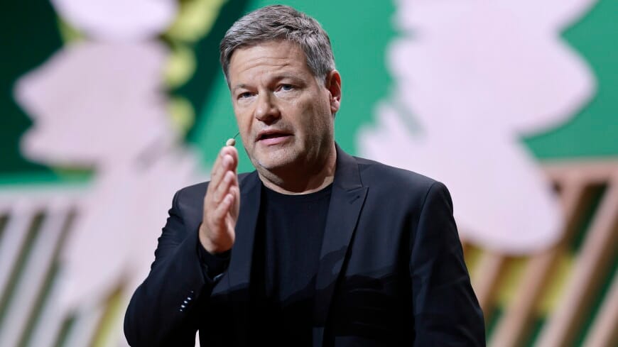 Almanya'da Ekonomi Bakanı Robert Habeck, Yeşiller partisinin başbakan adayı oldu