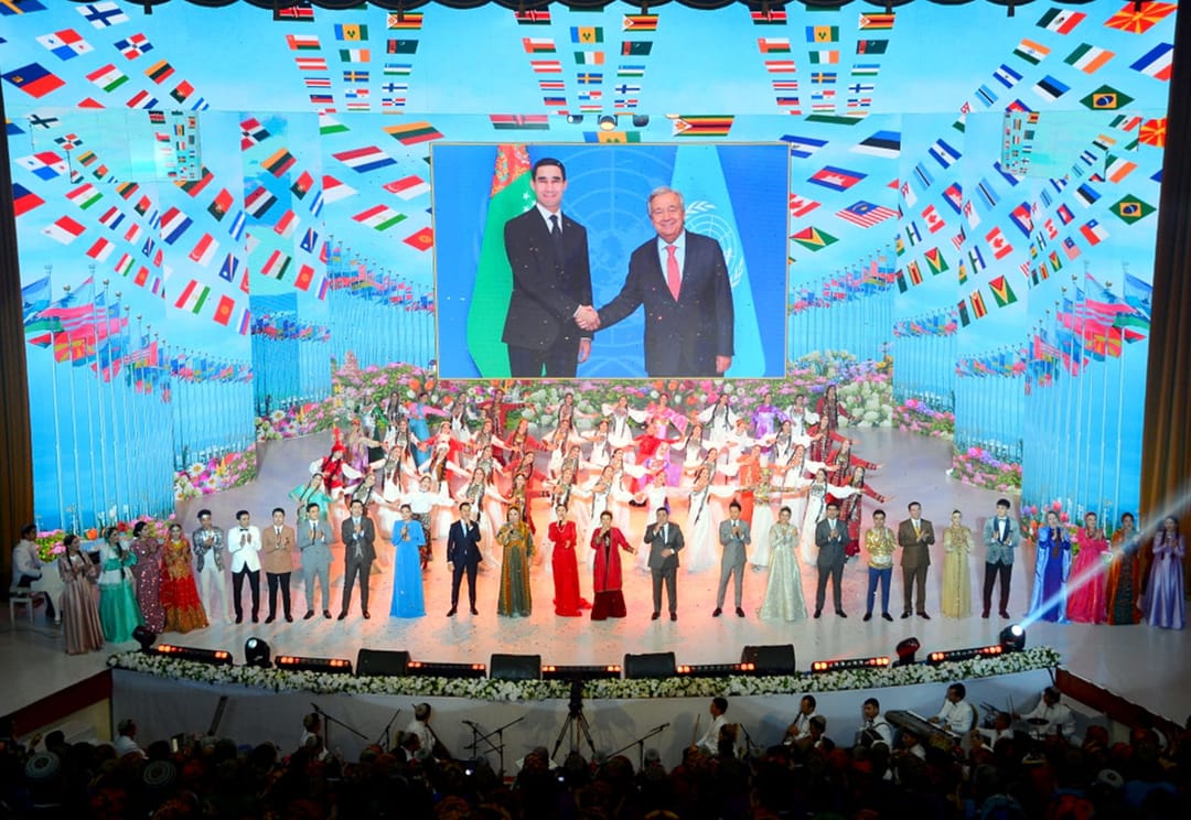 В Туркменистане Международный день нейтралитета отметили праздничным концертом