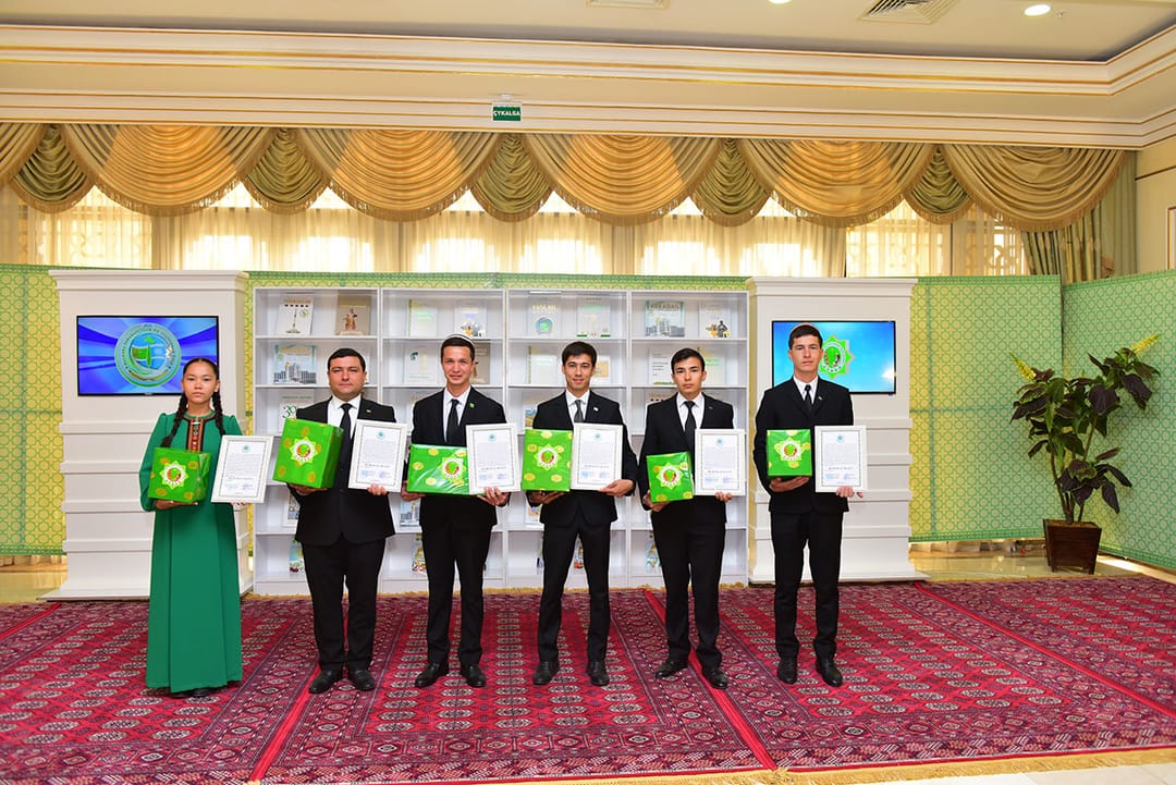 В Туркменистане наградили победителей экологического фотоконкурса