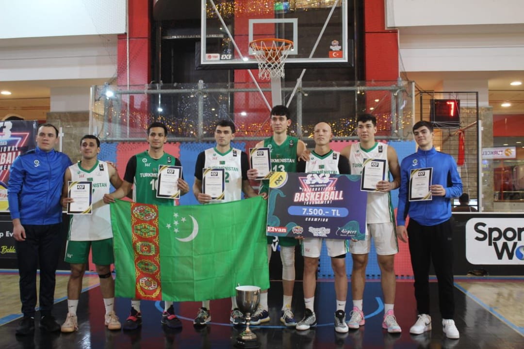 Türkmenistan'ın erkek ve kadın 3x3 basketbol takımları İstanbul'da düzenlenen turnuvada büyük başarı elde etti
