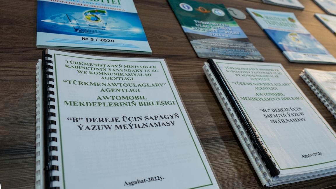 Awtomobil mekdepleriniň birleşiginiň Daşoguz welaýat şahamçasy sürüjilik okuwlaryna çagyrýar