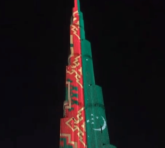 Небоскреб Бурдж-Халифа в Дубае окрасился в цвета флага Туркменистана