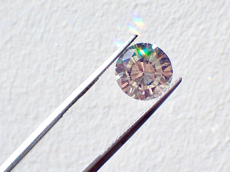 Dünýäde göwheriň bahasy arzanlaýar