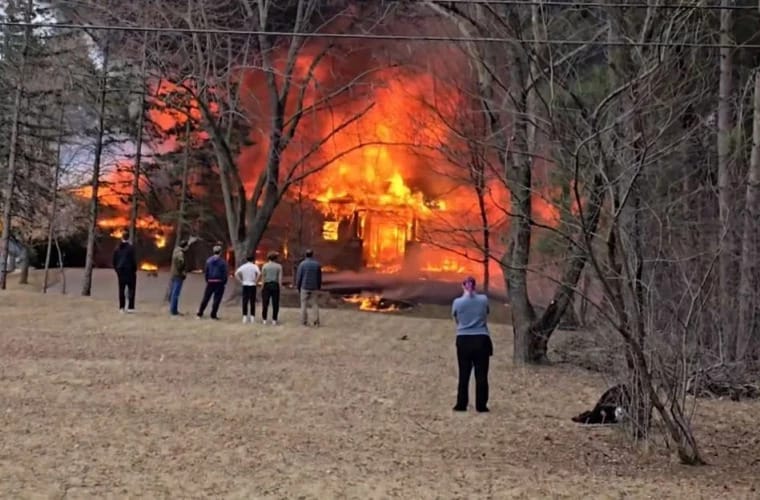 ABŞ-da uçar ýaşaýyş öýüne gaçyp ýandy