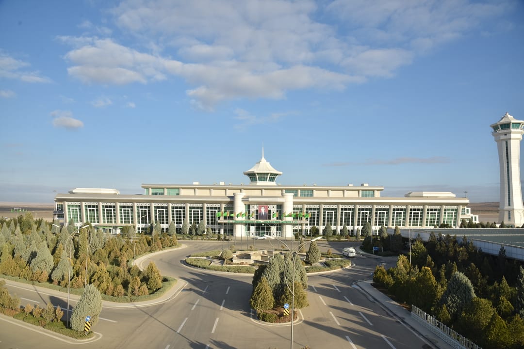 Gurbanguly Berdimuhamedow Türkmenbaşy Halkara howa menzili bilen tanyşdy