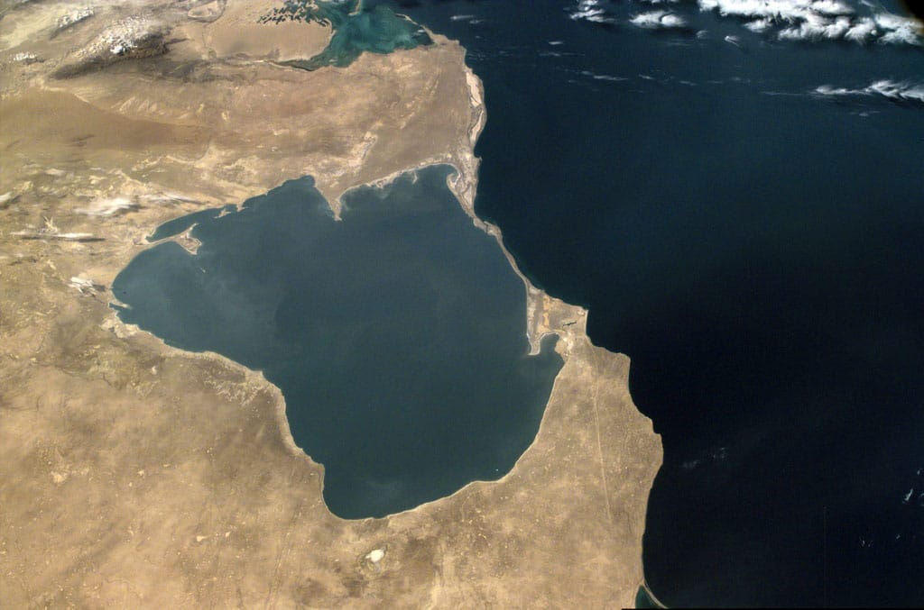 Туркменский залив Гарабогазгол - величайшее в мире месторождение сульфатных солей