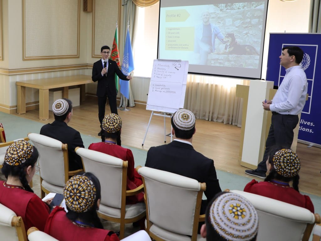 UNDP, Türkmenistan'da toplumsal cinsiyet eşitliği ve sağlık konusunda eğitim toplantısı düzenledi