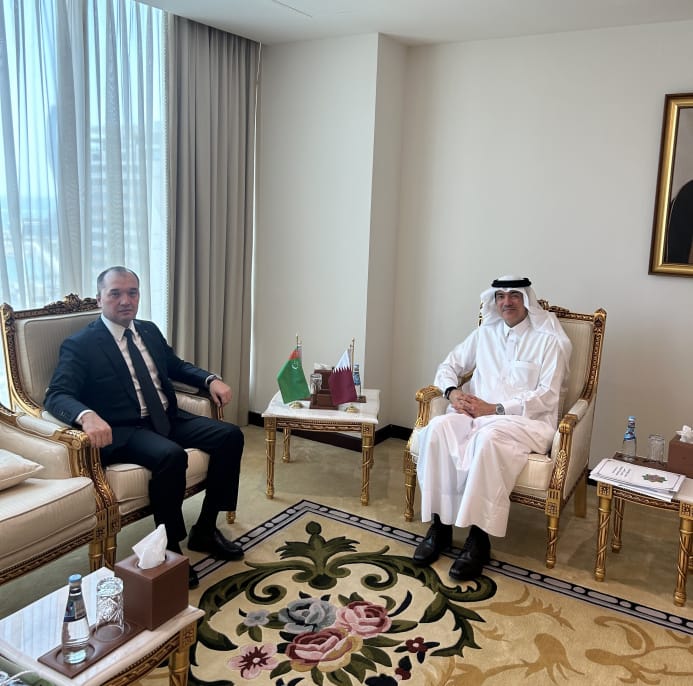 Türkmen diplomaty Kataryň söwda ministri bilen duşuşdy