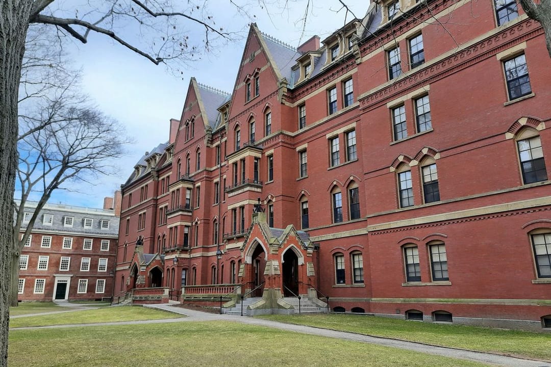 Harvard Üniversitesi’nde yıllık geliri 200 bin doların altında olan ailelerden öğrenim ücreti alınmayacak