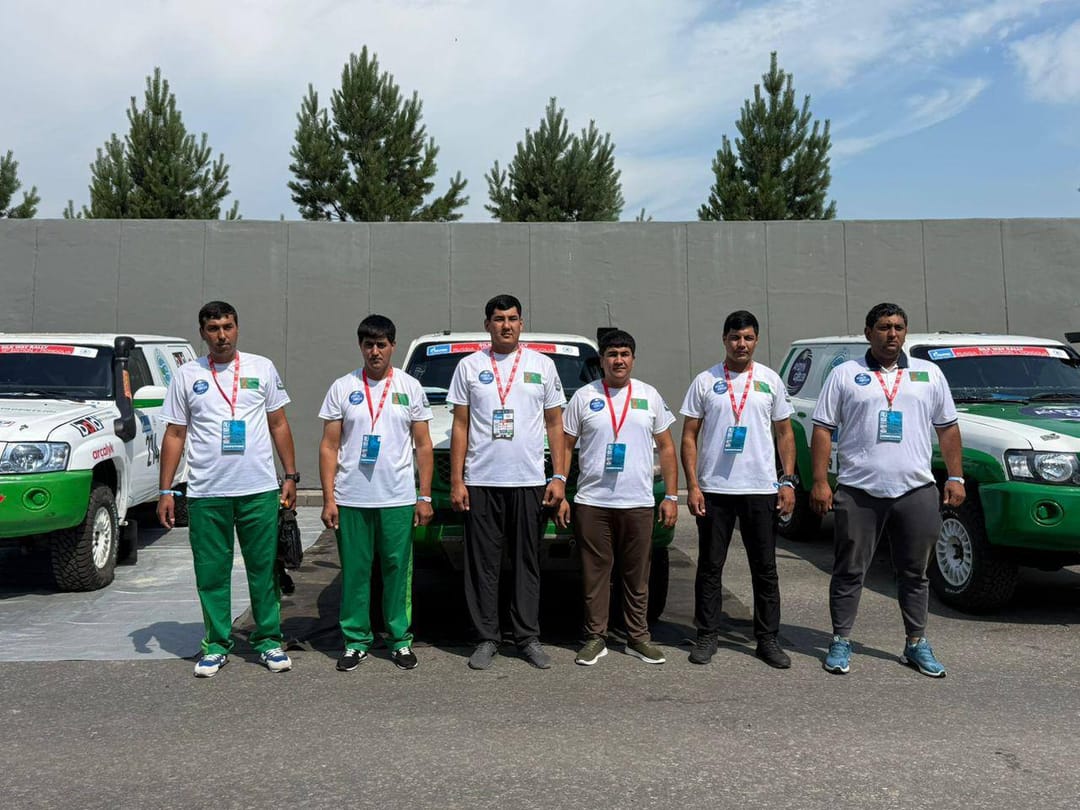 Türkmen sürüjileri “Ýüpek ýoly” ralli-marafonynda üstünlikli badalga aldylar