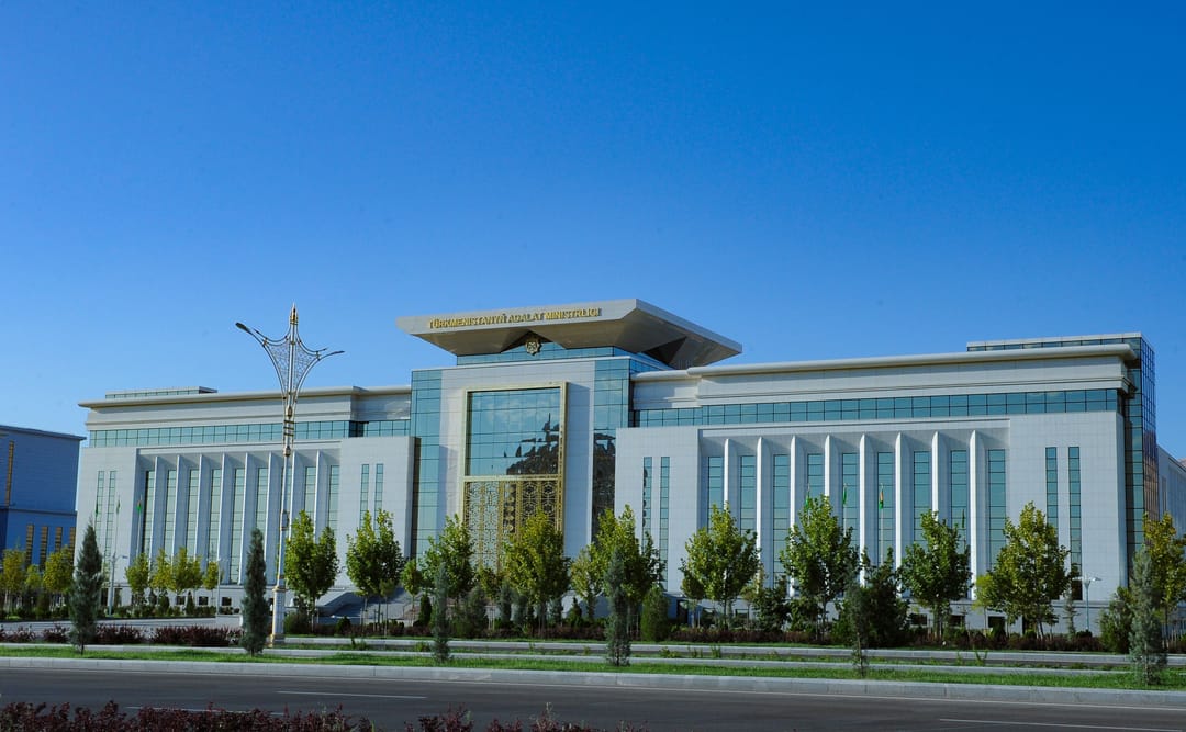 Türkmenistanyň Adalat ministrligi notariuslaryň sanyny we iş çägini kesgitlemegiň tertibini tassyklady