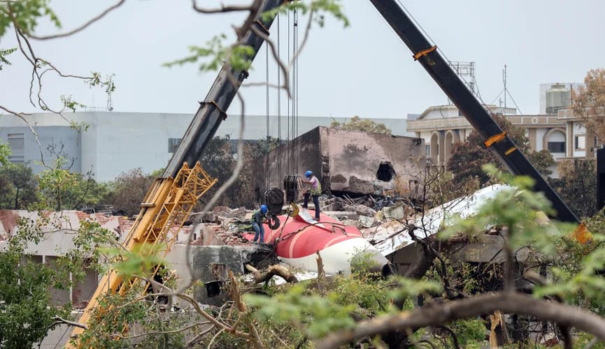 Hindistanda ýere gaçan ýolagçy uçarynyň «gara gutusy» okaldy
