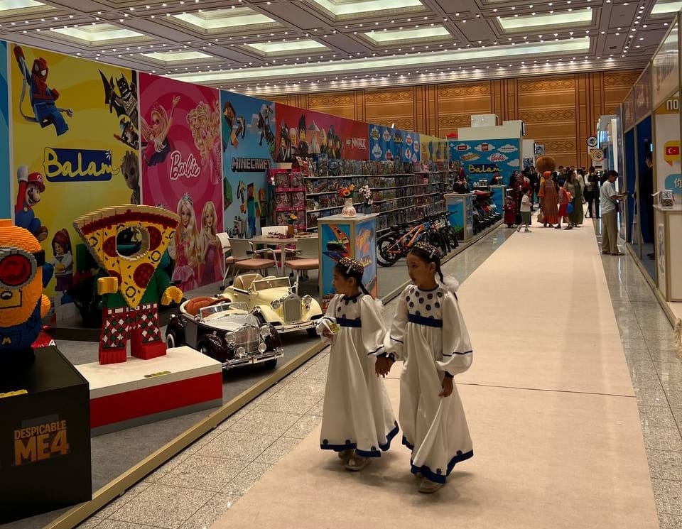 Aşgabatda Kids Expo 2025 köpugurly sergi-ýarmarkasy öz işine başlady