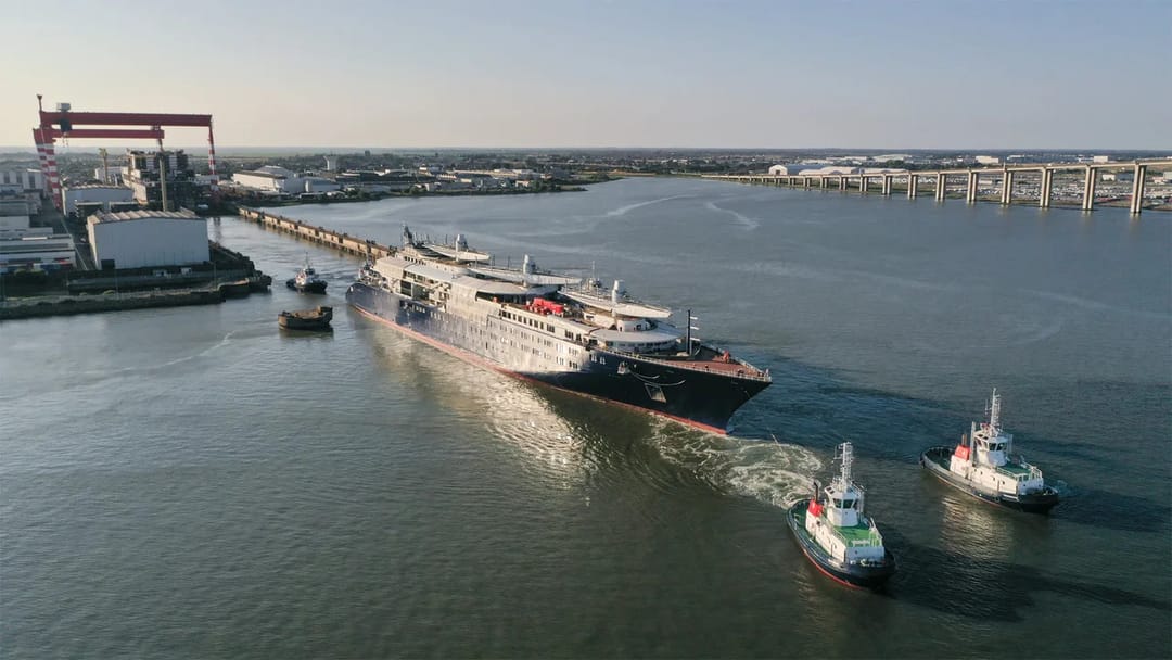 Во Франции спустили на воду крупнейший в мире парусный круизный лайнер