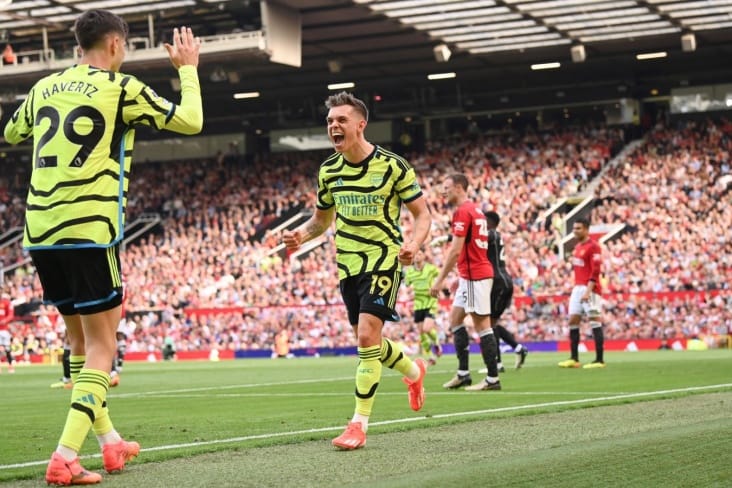 «Арсенал» вернулся на первое место в чемпионате Англии по футболу