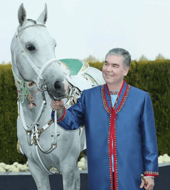 Gurbanguly Berdimuhamedow Ahalteke atçylyk toplumyndaky abatlaýyş we rejeleýiş işleri bilen tanyşdy