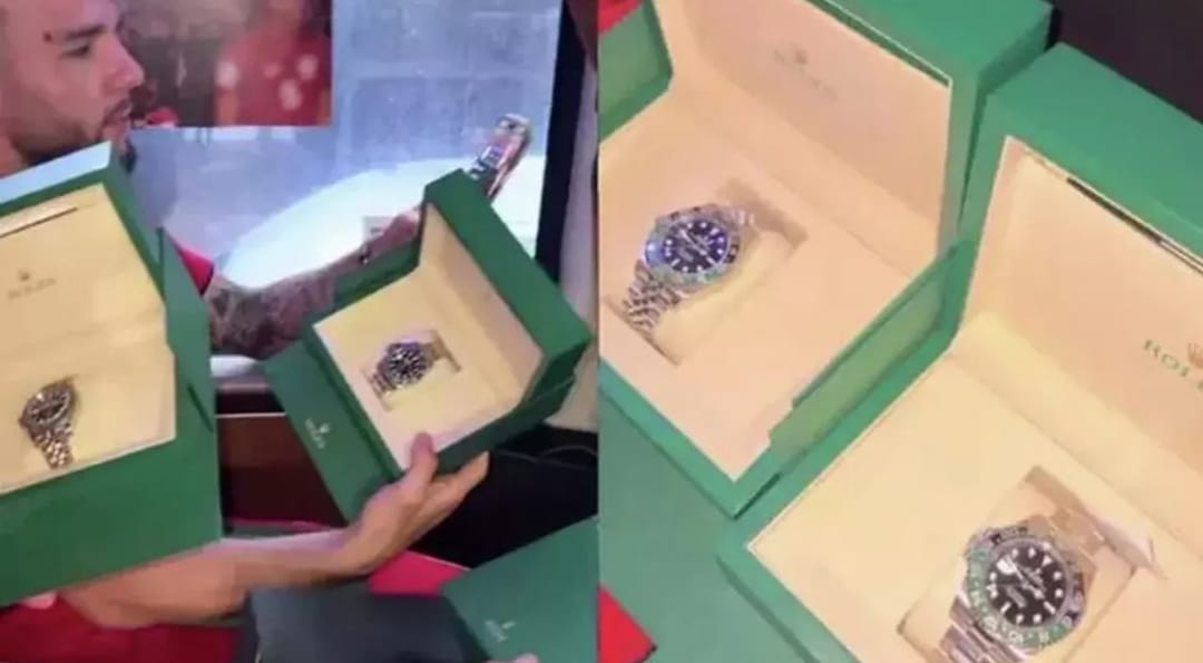 Президент Индонезии наградил футболистов сборной часами Rolex