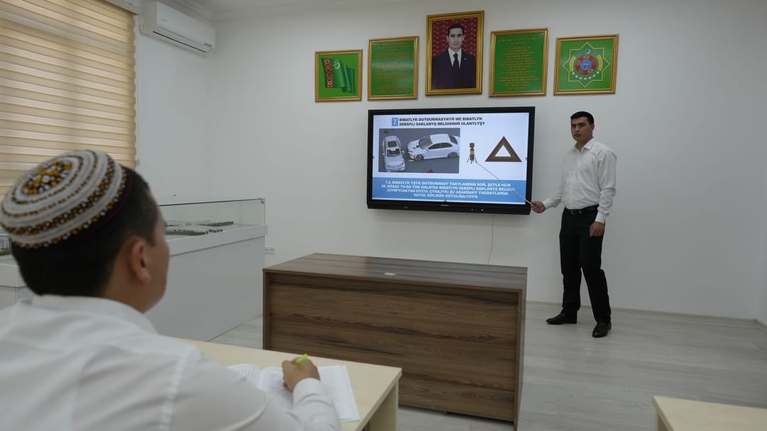 Over 40 thousand people have been trained in driving schools in Turkmenistan in less than a year