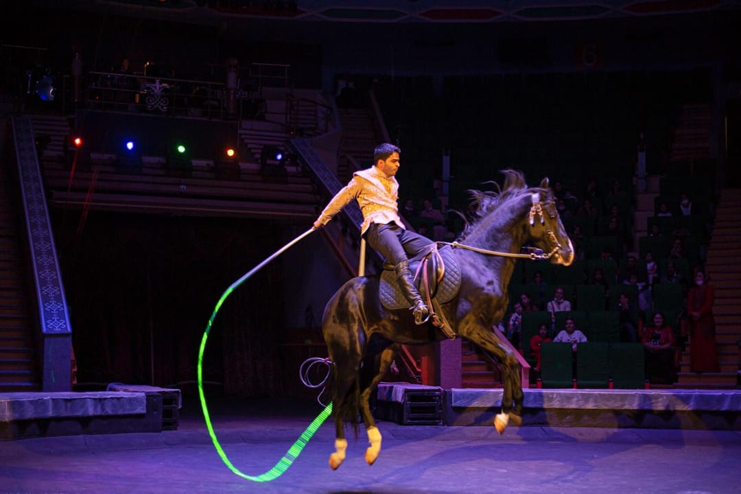 Türkmenistanyň Döwlet sirki baýramçylyk tomaşasyny görmäge çagyrýar