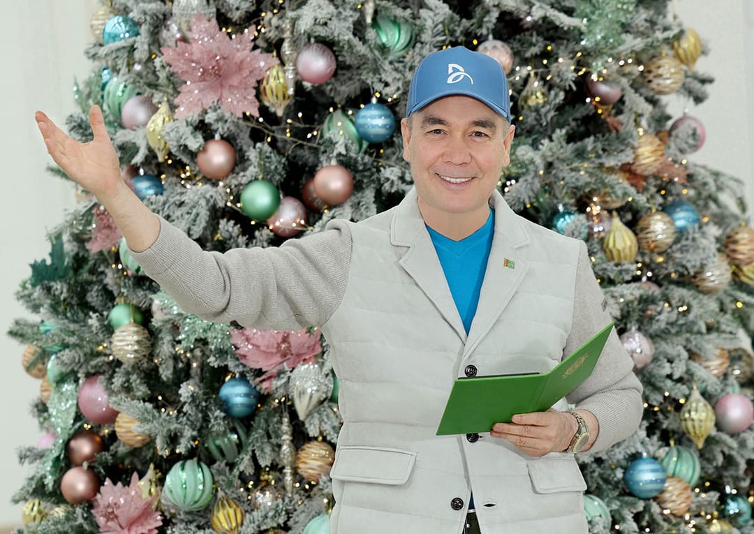 Gurbanguly Berdimuhamedow Täze ýyla bagyşlap «Dowam bolsun!» atly goşgy ýazdy