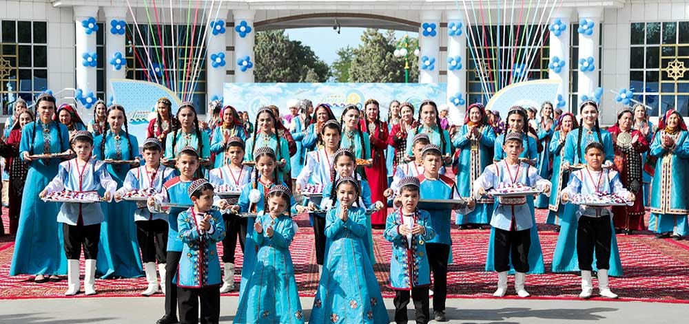 Awazada halkara tans we folklor festiwalyna gatnaşyjylar garşylandy