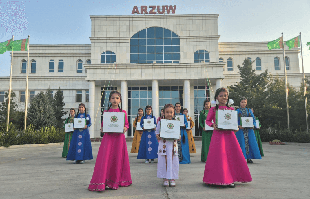 Pupils of Ashgabat Palace of orphans spend holidays in Avaza