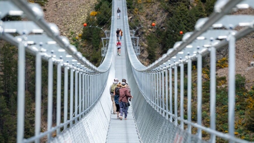 Italiýada Ýewropadaky pyýadalar üçin iň beýik asma köpri guruldy