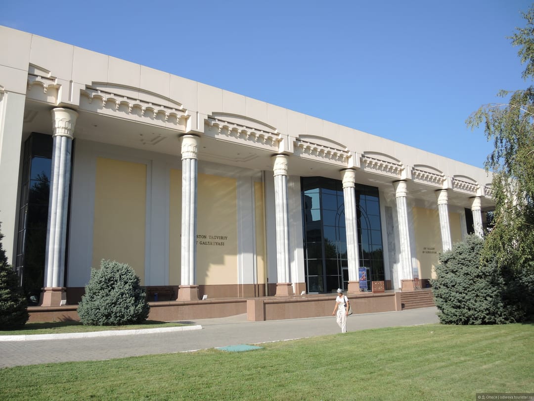 Türkmenistanly suratkeşler Daşkende geçirilen halkara sergä gatnaşdylar