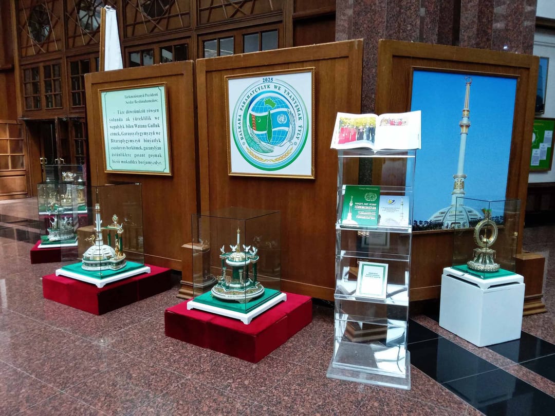 В Государственном музее Туркменистана открыта выставка к Дню независимости