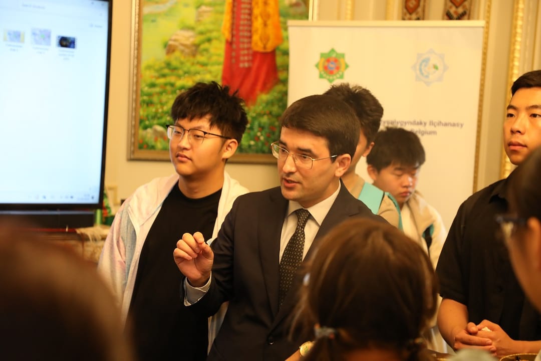 A group of Chinese students visited the Embassy of Turkmenistan in Belgium