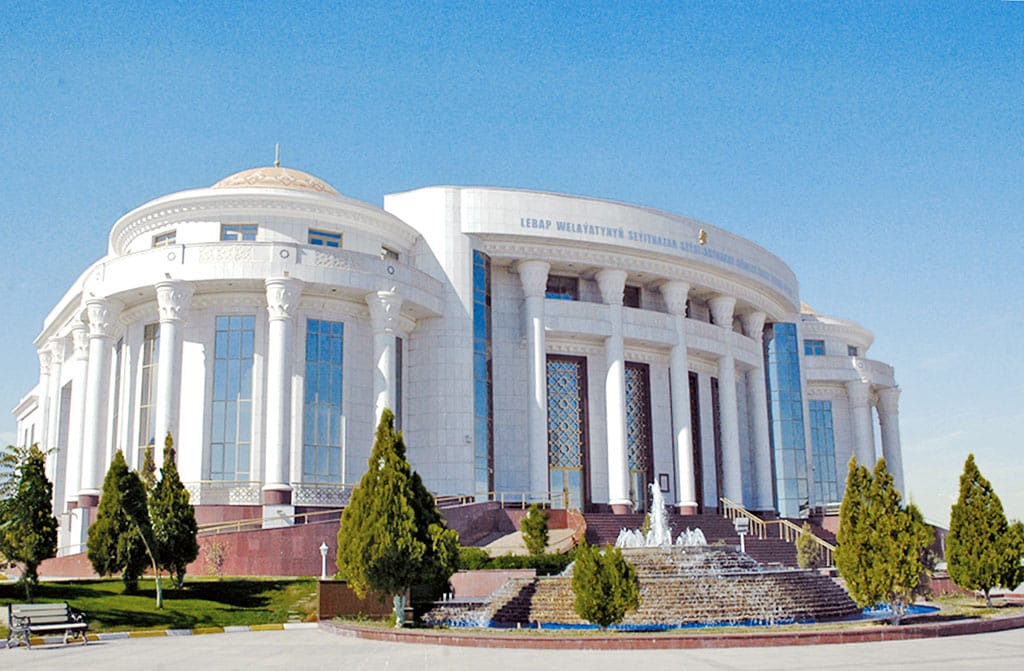 В театре на востоке Туркменистана подготовлен ряд премьерных спектаклей 