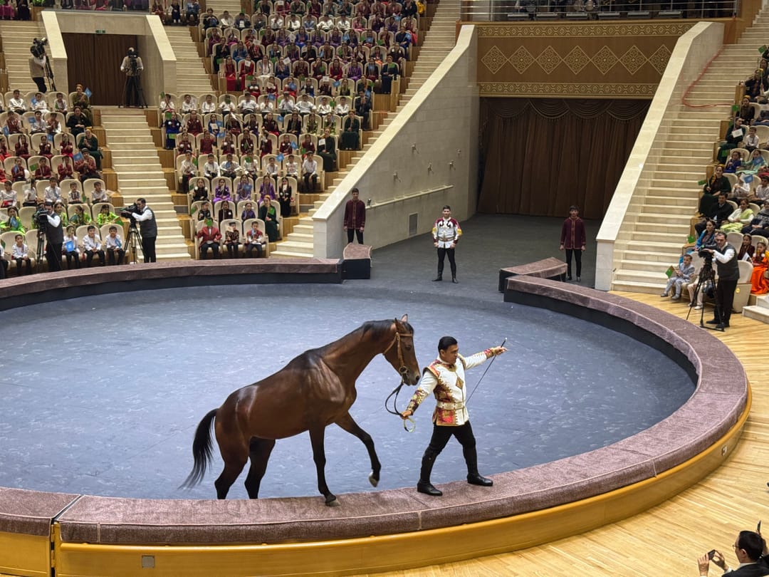 Arkadag şäheriniň sirkinde Haýyr-sahawat gaznasynyň 4 ýyllygy mynasybetli çykyşlar ýaýbaňlandyryldy