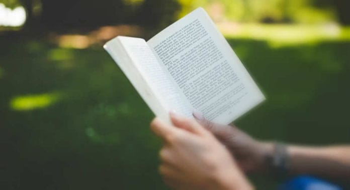 Ýolda kitap okamak — wagtyňy tygşytlamak / Amanmyrat Baýmyradow